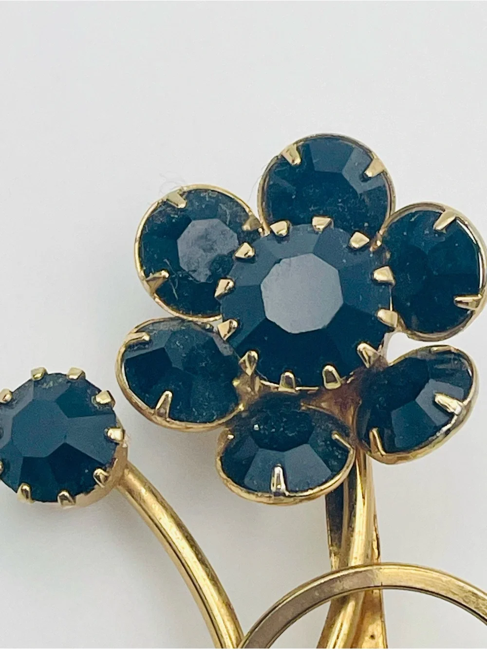 Vintage 1960s Gold-Tone Floral Brooch with Black Rhinestone Cabochons